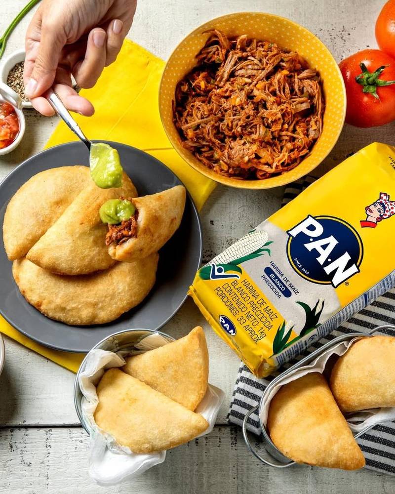 Corn empanadas with guasacaca and shredded beef, PAN White flour