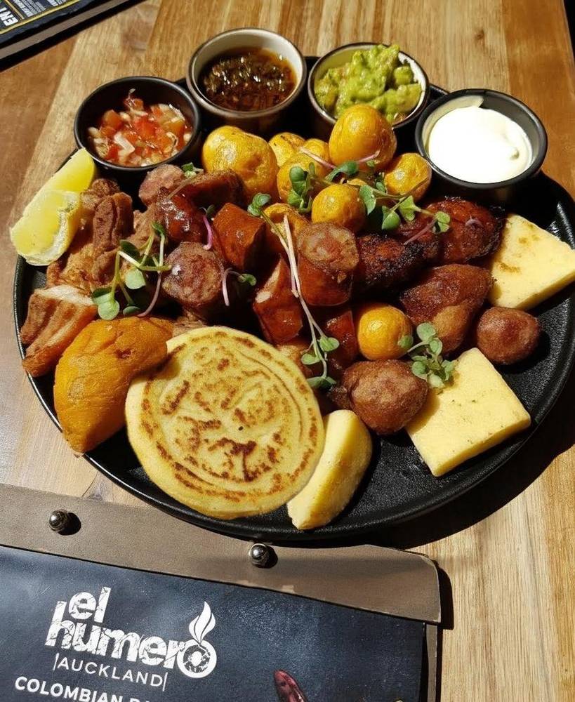 El Humero Colombian barbecue platter